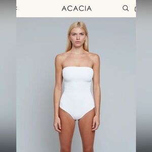 Acacia White Strapless. Brand new. Beautiful thick fabric you will love 💗